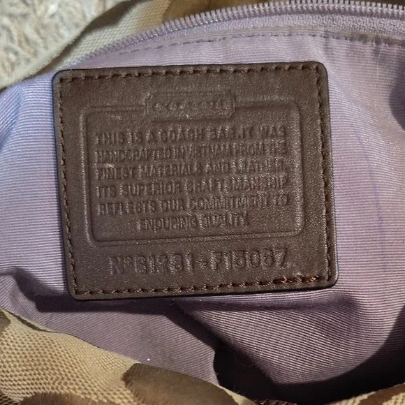 Stylish Coach Tan Shoulder Bag - Picture 3 of 5